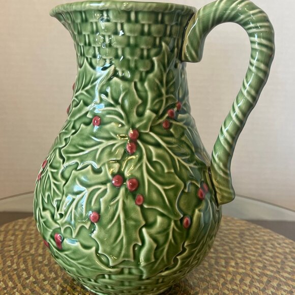 Bordallo Pinheiro Christmas Holly Pitcher - Picture 3 of 16